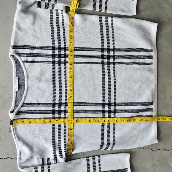 Staccato Black and White Plaid Knit Sweater - Picture 3 of 6